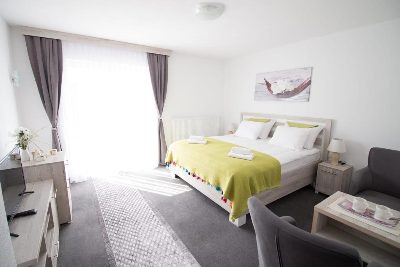 Aparthotel "Queen Zina" 弗拉西克 外观 照片