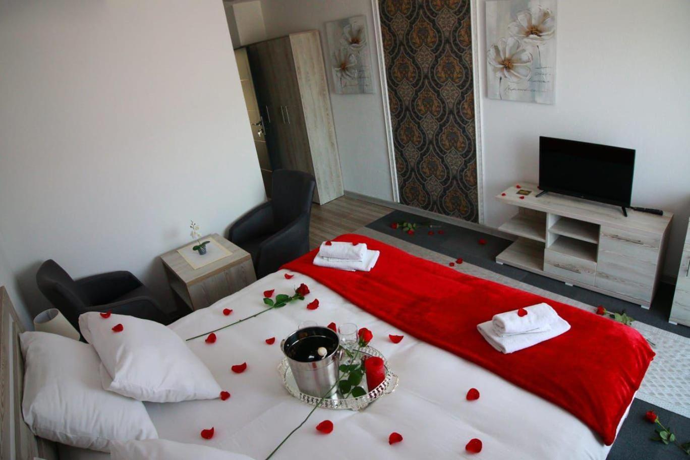 Aparthotel "Queen Zina" 弗拉西克 外观 照片